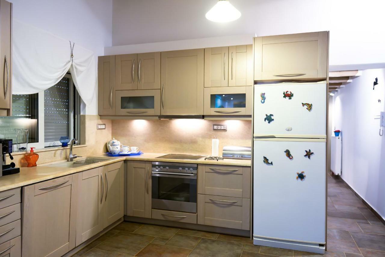 הוילה Patras Luxury Seaside House מראה חיצוני תמונה